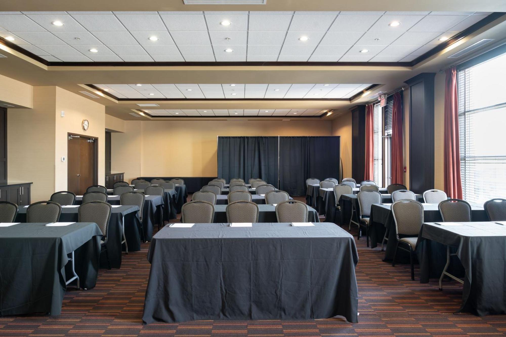 Four Points By Sheraton Edmonton International Airport Nisku Bagian luar foto