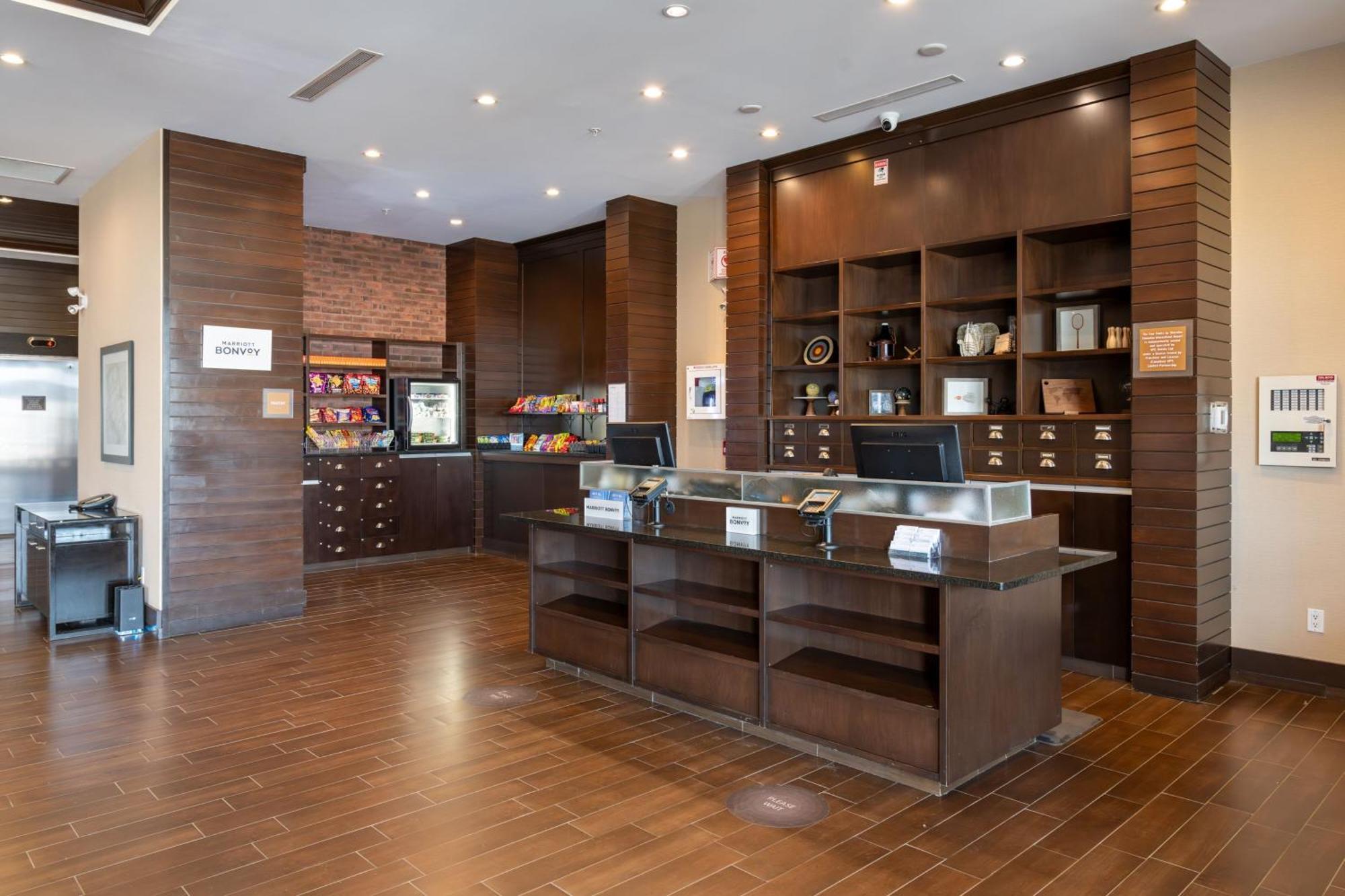 Four Points By Sheraton Edmonton International Airport Nisku Bagian luar foto