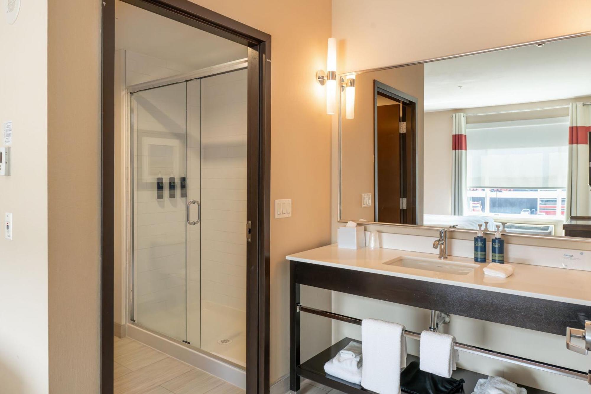 Four Points By Sheraton Edmonton International Airport Nisku Bagian luar foto