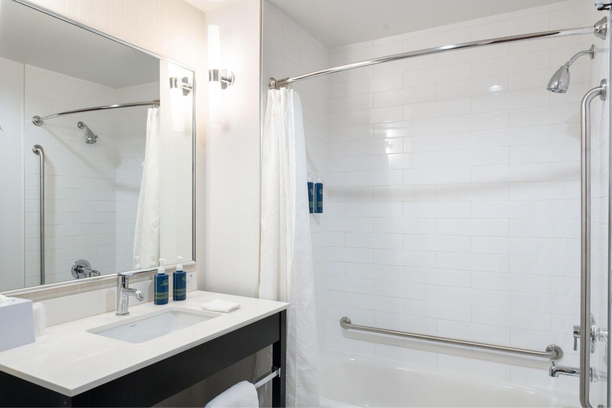 Four Points By Sheraton Edmonton International Airport Nisku Bagian luar foto