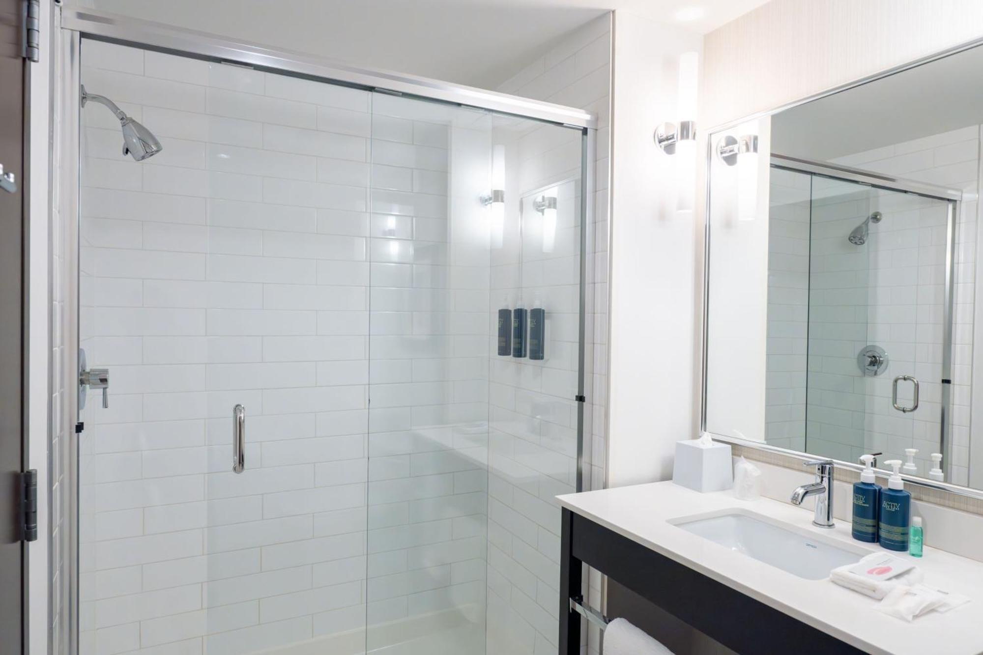 Four Points By Sheraton Edmonton International Airport Nisku Bagian luar foto