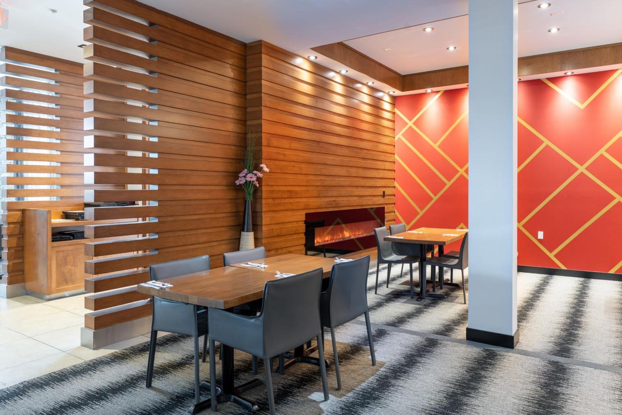Four Points By Sheraton Edmonton International Airport Nisku Bagian luar foto