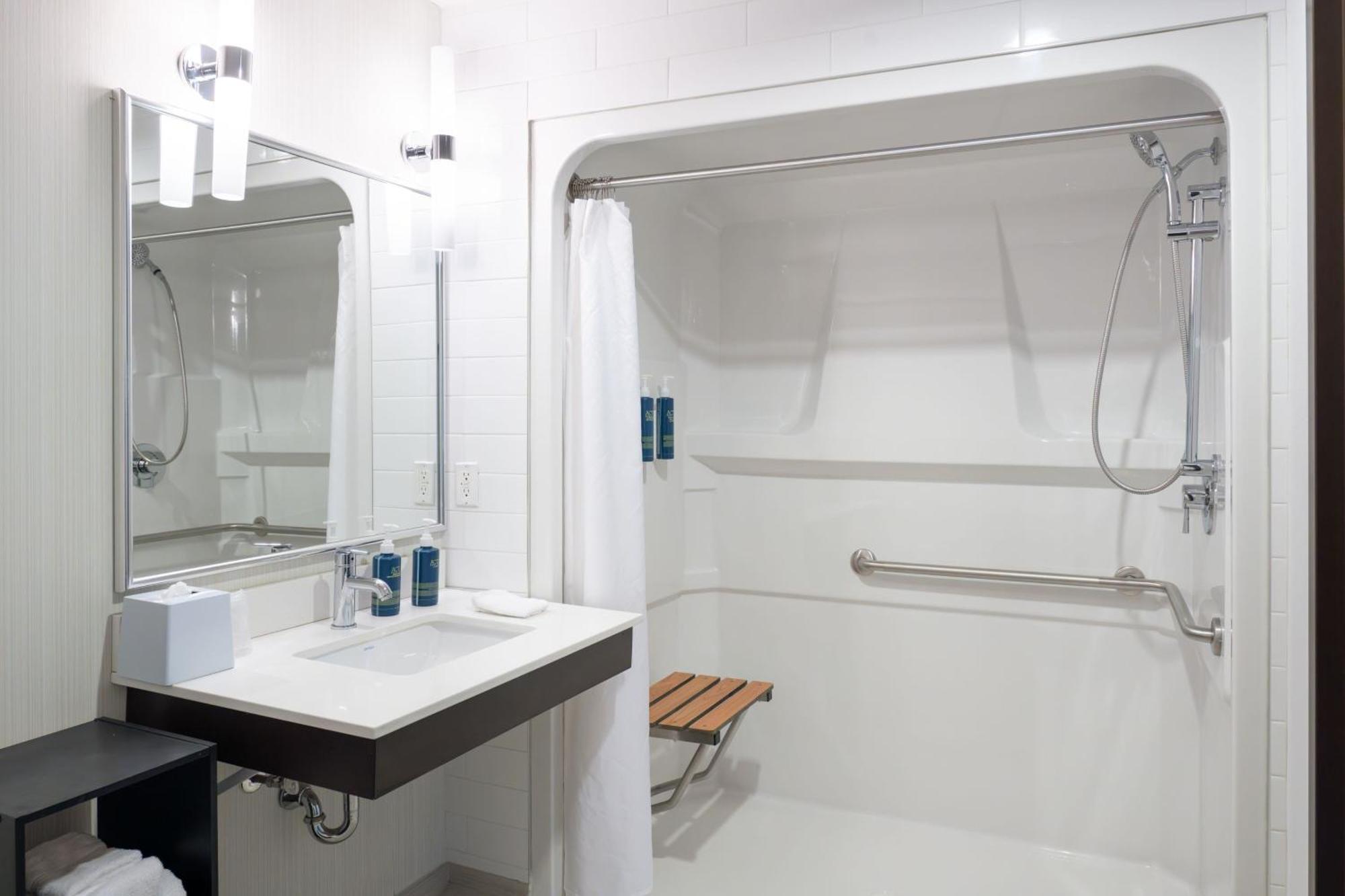 Four Points By Sheraton Edmonton International Airport Nisku Bagian luar foto
