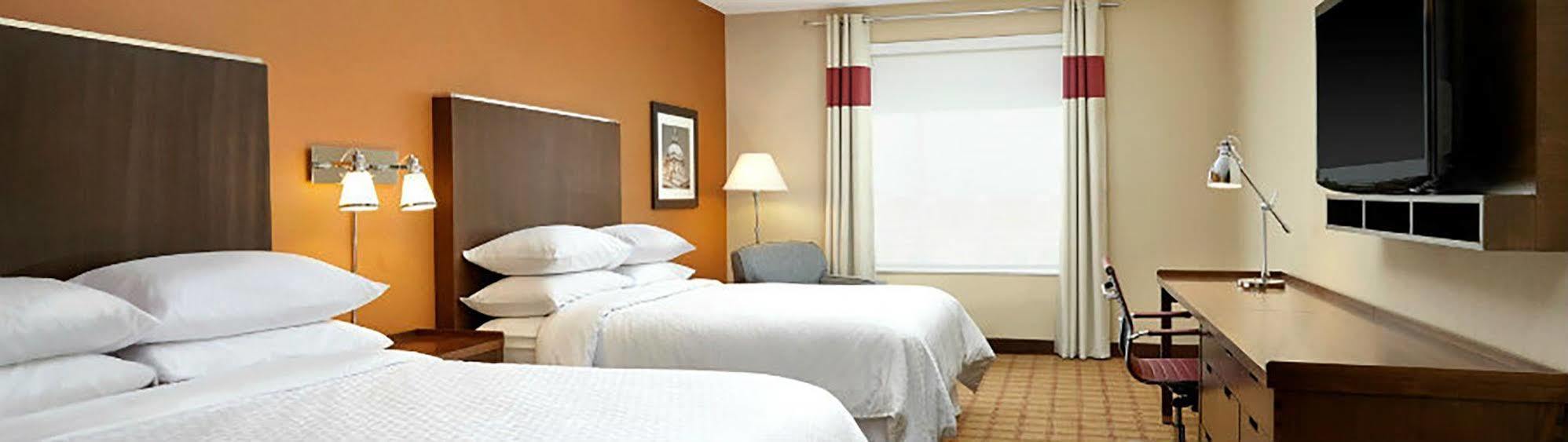 Four Points By Sheraton Edmonton International Airport Nisku Bagian luar foto